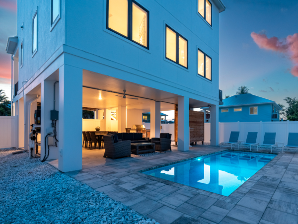 Modern Coastal Beach House - Perfect for Families & Groups
